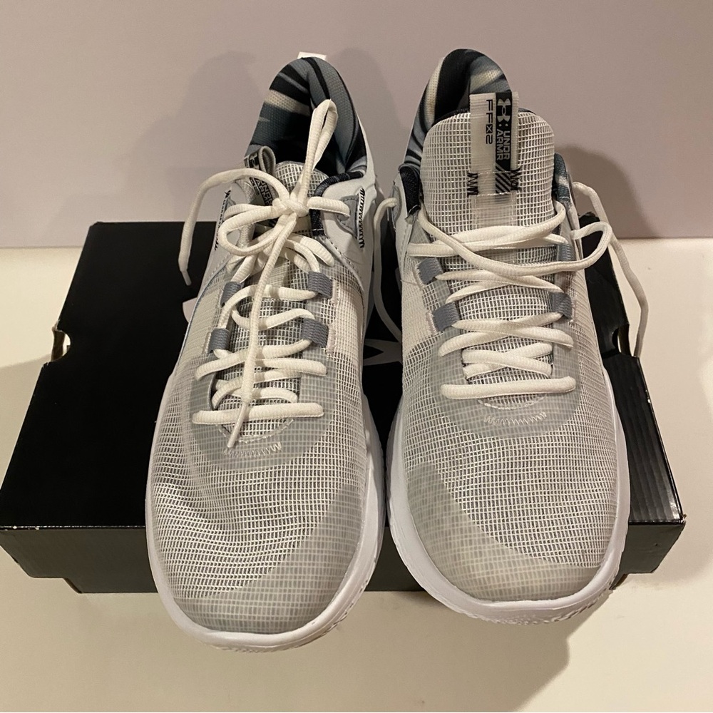 Under Armour Shoes M10.5 W12 Gray Sneaker Running Walking FLOW New - Picture 1 of 6